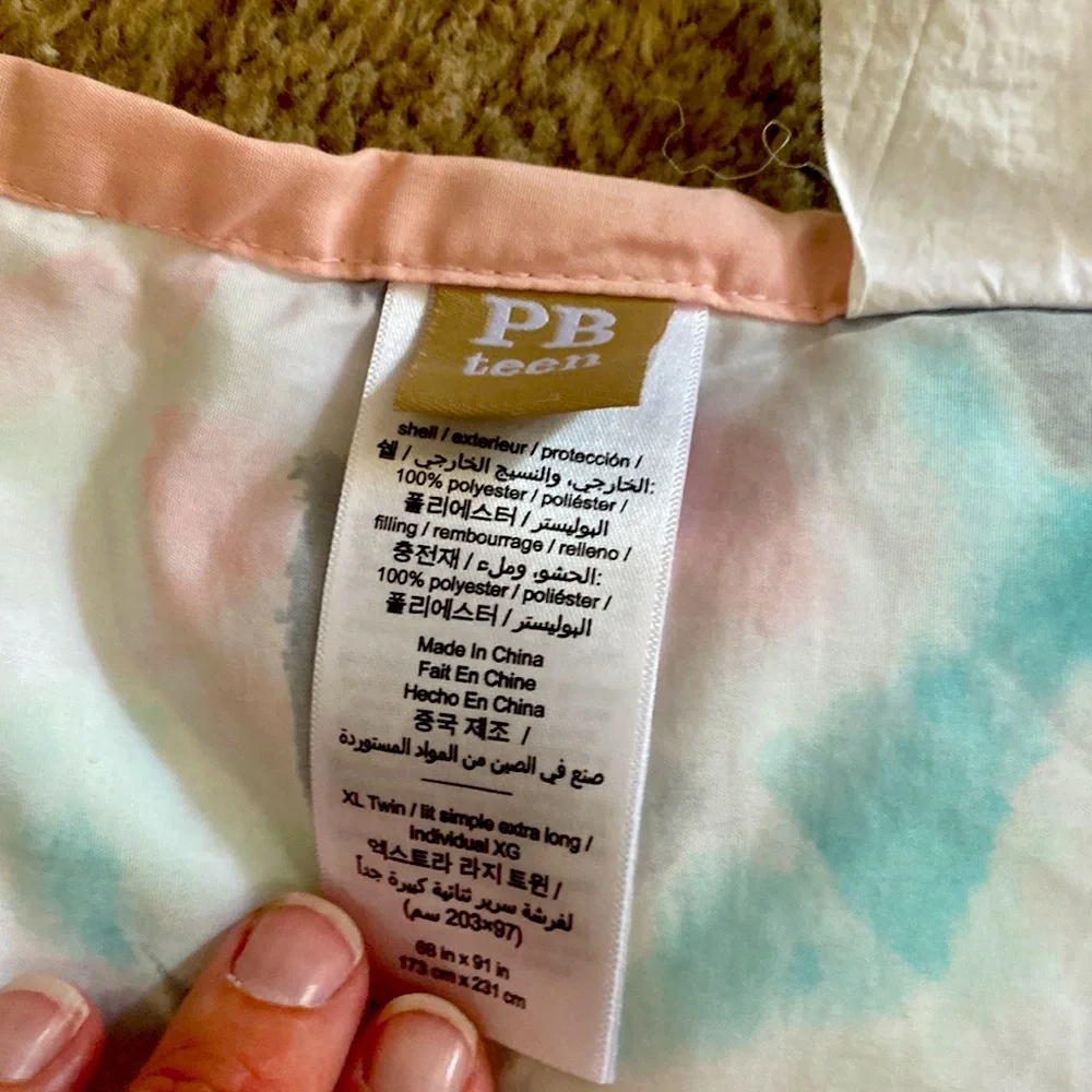 Soft Pastel Watercolor Quilt - White/Pink/Blue